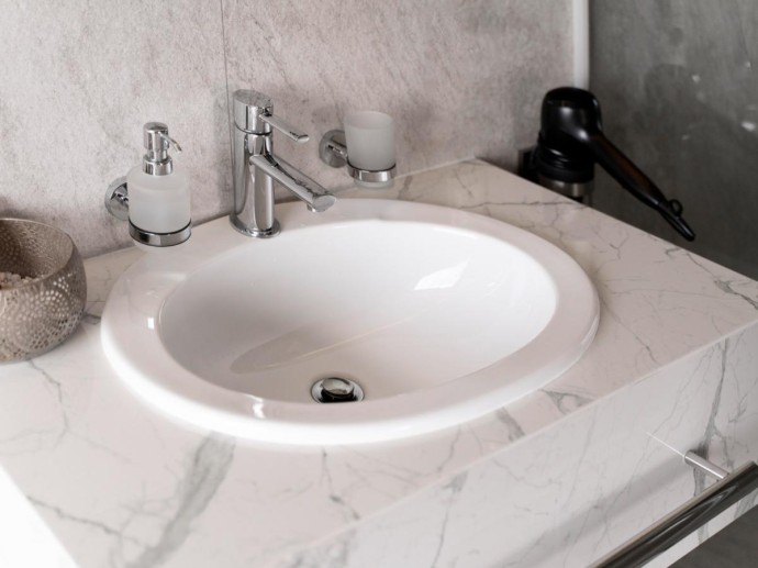 Раковина дышит, а вы задыхаетесь: как избавиться от вони и пробки за 20 минут