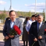 Глава Якутии почтил память Александра Иванова в Оленьке
