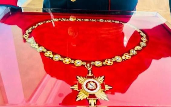 Колье и штандарт губернатора Курской области выставят в Доме Советов Колье и штандарт губернатора Курской области выставят в Доме Советов