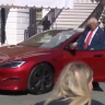Дональд Трамп купил красную Tesla Model S ради поддержки Илона Маска