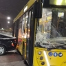 В результате ДТП с автобусом в Ярославле девушка выпала из машины