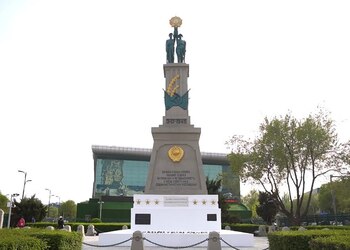 Делегация Приамурья почтила память советских солдат в Харбине