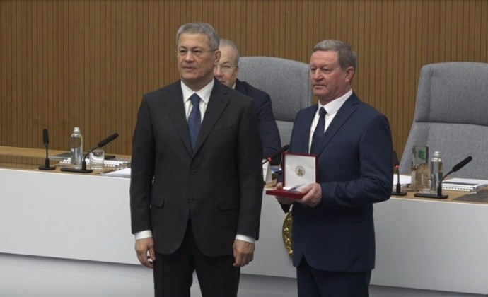 Радий Хабиров вручил госнаграды