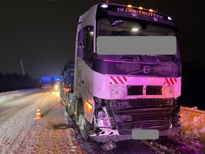 В Кирове столкнулись «Ниссан» и «Вольво»: погибли два человека В Кирове столкнулись «Ниссан» и «Вольво»: погибли два человека