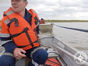 В Башкирии спасатели помогли рыбакам, у которых сломалась лодка