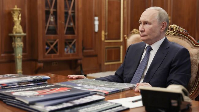 Железнодорожники достойно справляются со снабжением армии, заявил Путин