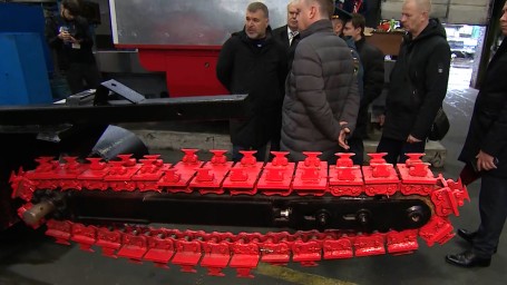 На Кингисеппском машиностроительном заводе 27 октября презентовали машину-амфибию