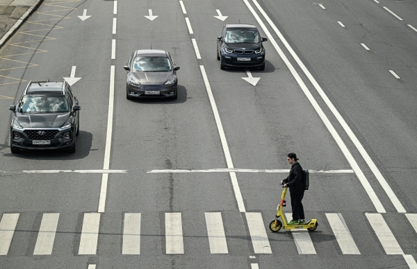 Сергей Собянин пообещал не запрещать в Москве самокаты и другие СИМ Сергей Собянин пообещал не запрещать в Москве самокаты и другие СИМ