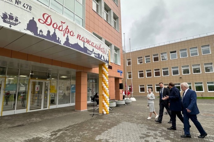 В самой крупной школе Красногвардейского района прозвенел последний звонок