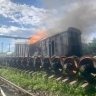 Пожарные тушили горящий вагон со смолой