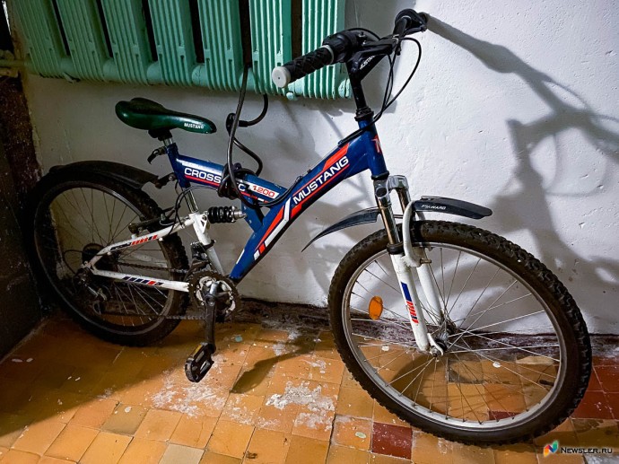 В Кирове мужчина украл велосипед у курьера