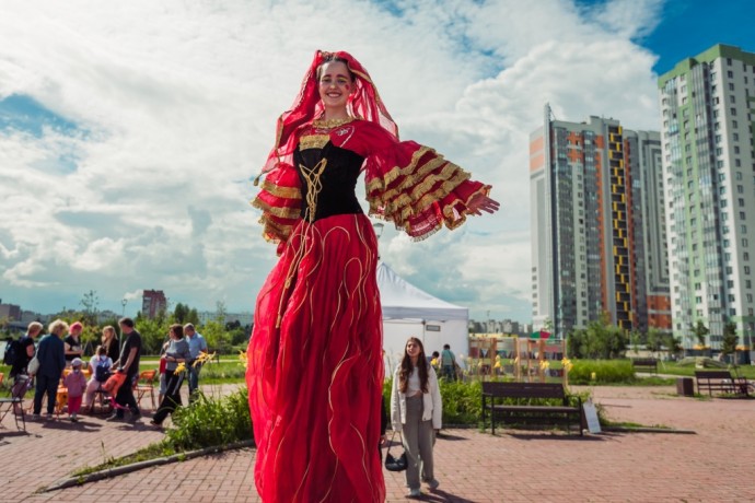 В Петербурге прошел фестиваль «Трость. Цилиндр. Эпатаж», посвященный Есенину и Мариенгофу