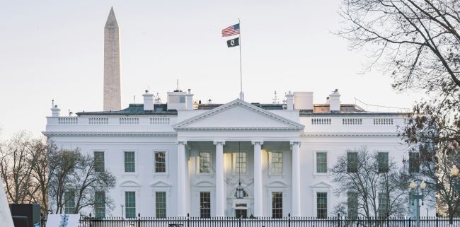 Bloomberg: Белый дом вернет уволенных в рамках реформ Трампа сотрудников