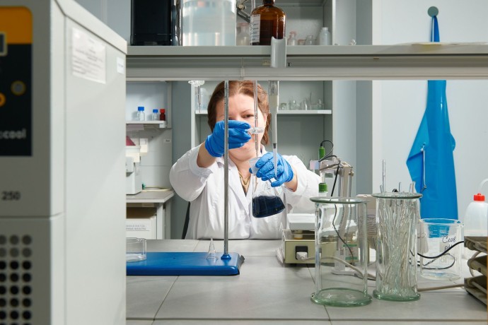 Лаки, краски и косметика: столичные химические предприятия нарастили выпуск продукции на 24 процента