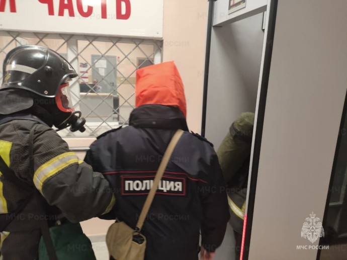 Ефремовские спасатели провели учения в здании полиции Ефремовские спасатели провели учения в здании полиции