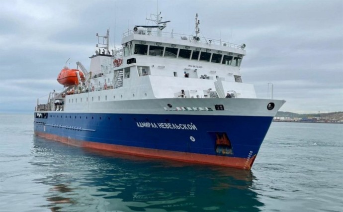 Теплоход "Адмирал Невельской", курсирующий на линии Корсаков - Курилы, уходит на плановый ремонт Теплоход "Адмирал Невельской", курсирующий на линии Корсаков - Курилы, уходит на плановый ремонт