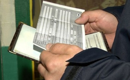 Житель Поронайска прописал у себя трех иностранцев