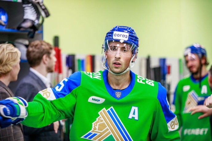 Не доставайся же ты никому! Бедствующий "Салават" не отпустил свою звезду в Омск