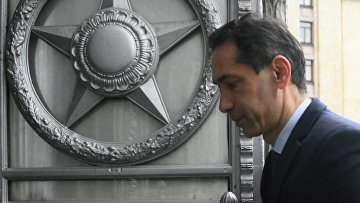 Москва потребовала освободить задержанных в Баку российских журналистов