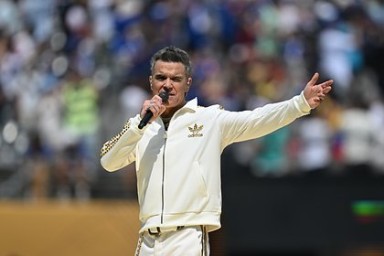 У знаменитого певца диагностировали синдром Туретта