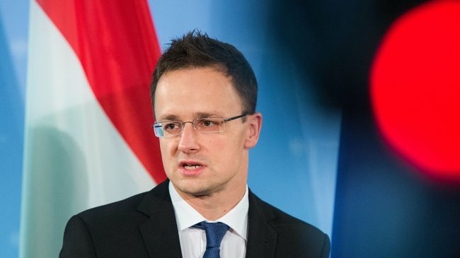 Еврокомиссия защищает интересы Киева, а не стран ЕС — глава МИД Венгрии