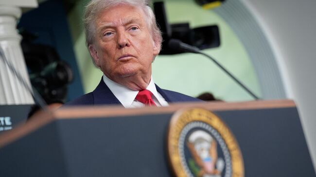 Трамп рассказал, как добился от Макрона повышения цен на лекарства