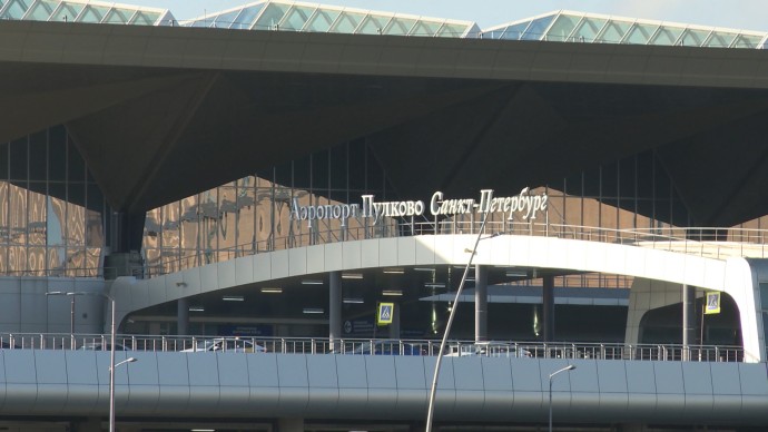 Пулково работает в сложных метеоусловиях: на запасные аэродромы перенаправлены два рейса