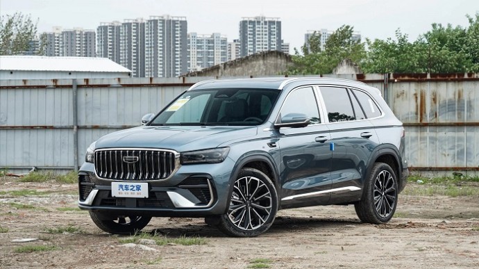 В Китае стартовали продажи обновлённых кроссоверов Geely Monjaro с более мощным двигателем