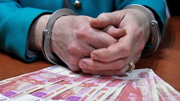 Суд назначил 4 года колонии главе компании за взятку сотруднику службы миграции