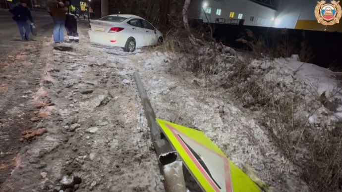 В Ярославле 58-летний водитель на иномарке врезался в дорожный знак и погиб В Ярославле 58-летний водитель на иномарке врезался в дорожный знак и погиб
