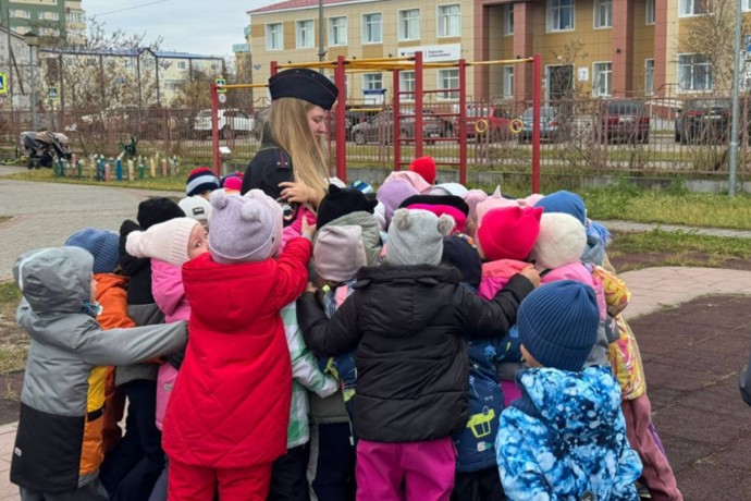 Ненецкие автоинспекторы научили дошкольников безопасности с помощью игр Ненецкие автоинспекторы научили дошкольников безопасности с помощью игр