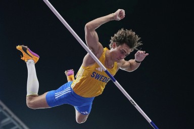 Глава World Athletics пошутил, что рекорды Дюплантиса обходятся слишком дорого