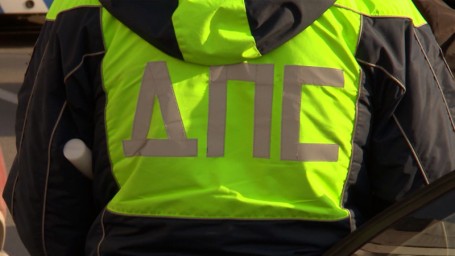 Легковушка перевернулась, столкнувшись с такси на Лиговском проспекте