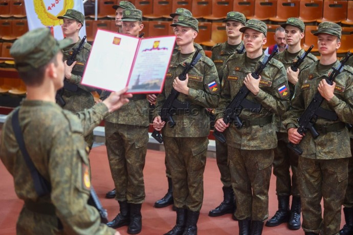 Президент подписал закон о военном призыве в течение всего года Президент подписал закон о военном призыве в течение всего года