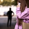 Двое мужчин начали домогаться туристки на улице в Европе и выстрелили ей в грудь