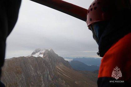 Два альпиниста сорвались со скалы на горе в России Два альпиниста сорвались со скалы на горе в России
