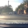Синий автобус выехал на встречку в Астрахани