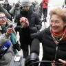 Завершена передача квартиры Долиной новой владелице