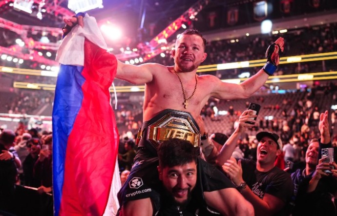 Россиянин Петр Ян вернул титул чемпиона UFC в легчайшем весе Россиянин Петр Ян вернул титул чемпиона UFC в легчайшем весе