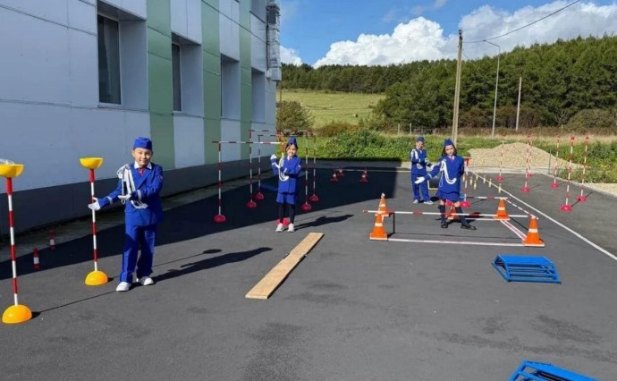 Сахалинские школьники получат помощь в благоустройстве школ и общественных пространств Сахалинские школьники получат помощь в благоустройстве школ и общественных пространств