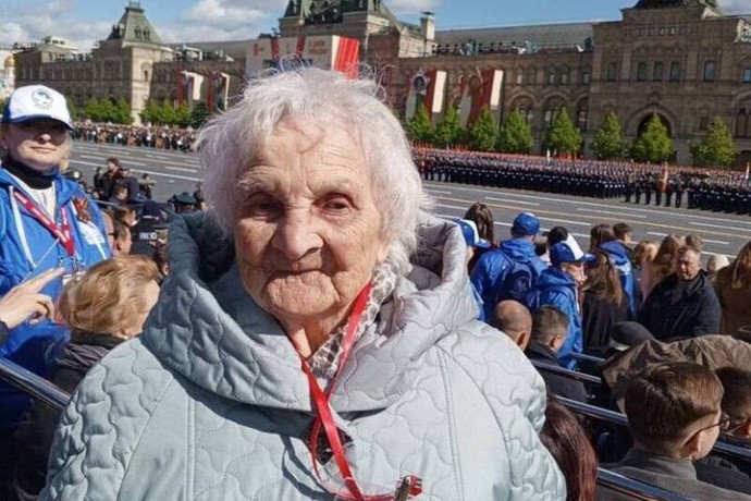 Парад Победы в Москве посетила ветеран Зинаида Сухарникова из Родников