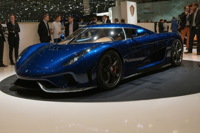 Авто за ₽250 млн подарил известный российский рэпер своей возлюбленной Авто за ₽250 млн подарил известный российский рэпер своей возлюбленной