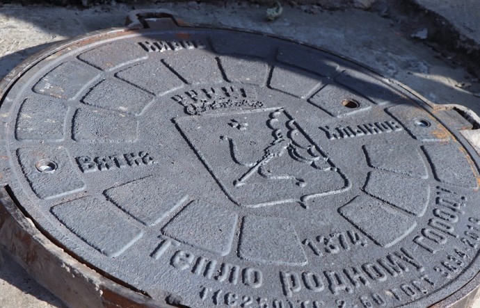 В Кирове установили почти 200 люков с гербом города В Кирове установили почти 200 люков с гербом города