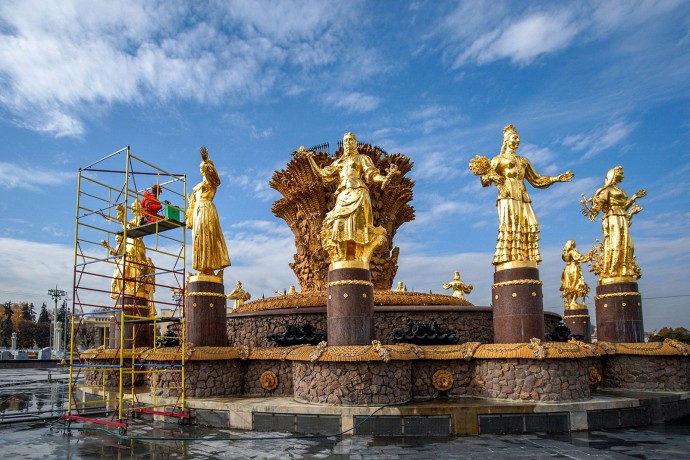 В Москве началась подготовка фонтанов к завершению сезона