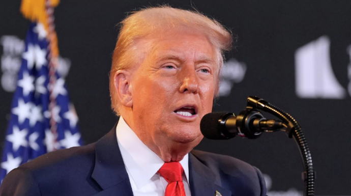 Трамп, обсуждая парад в Пекине, обратился к Си с просьбой передать привет Путину и Киму