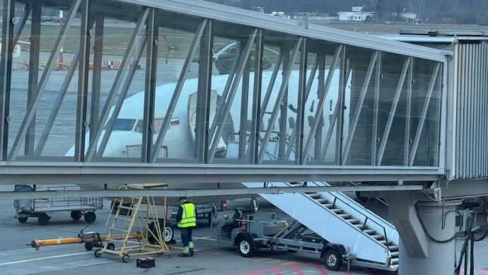 В Уфе мойщик самолетов повредил обшивку воздушного судна