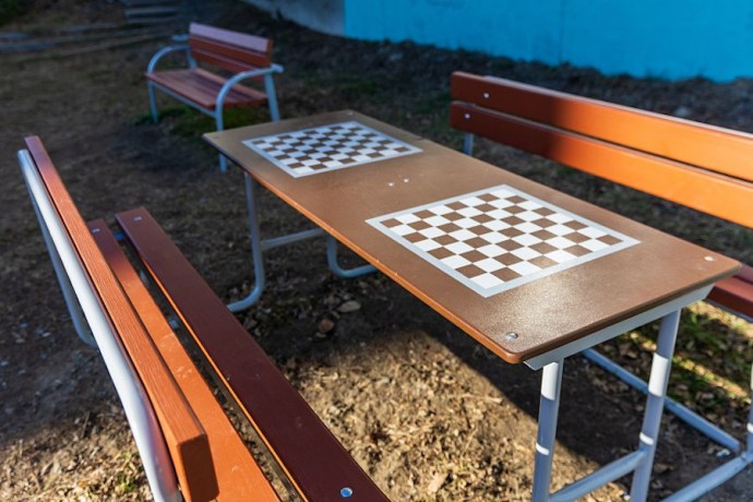 Жители улицы Адмирала Кузнецова смогут играть в шахматы прямо на улице