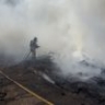 В Астрахани сгорели 3 хозпостройки и автомобиль