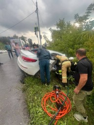 Уфимские спасатели деблокировали зажатую в салоне автомобиля  девушку