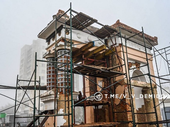 Мэр Белгорода рассказал о ходе реставрации входной арки в парке Ленина